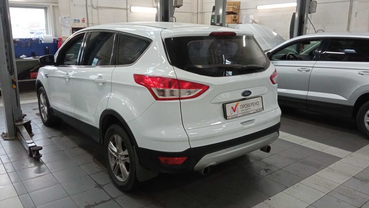 Ford Kuga 2016 года, 128 571 км - вид 4