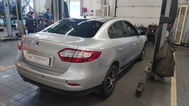Renault Fluence 2010 года, 169 799 км - вид 3