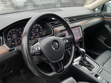 Volkswagen Passat 2017 года, 263 786 км - вид 11