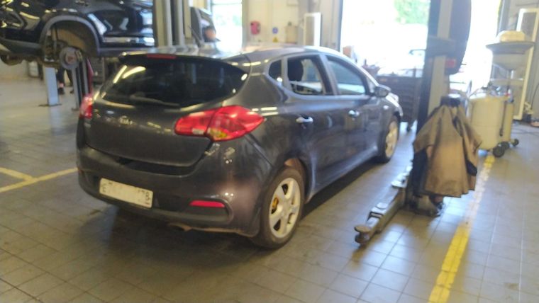 Kia Ceed 2012 года, 287 000 км - вид 3