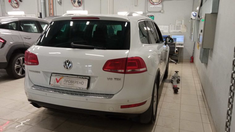 Volkswagen Touareg 2014 года, 293 372 км - вид 4