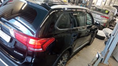 Mitsubishi Outlander 2018 года, 224 000 км - вид 3