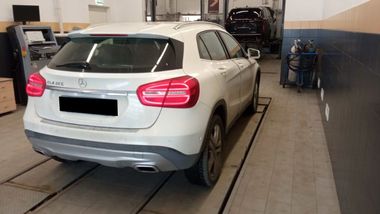 Mercedes-Benz GLA-класс 2015 года, 92 815 км - вид 3