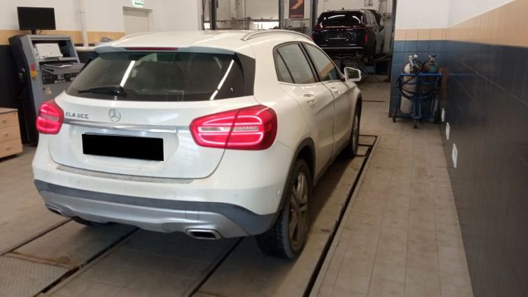 Mercedes-Benz GLA-класс 2015 года, 92 815 км - вид 3