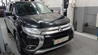 Mitsubishi Outlander 2015 года, 140 500 км - вид 3