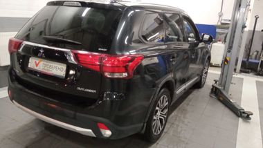 Mitsubishi Outlander 2015 года, 140 500 км - вид 4