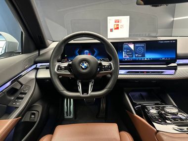 BMW 5 серия 2023 года, 9 554 км - вид 9