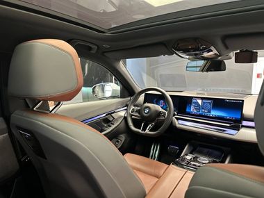 BMW 5 серия 2023 года, 9 554 км - вид 11