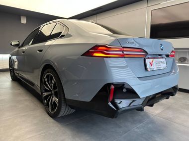 BMW 5 серия 2023 года, 9 554 км - вид 6