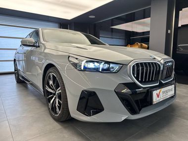 BMW 5 серия 2023 года, 9 554 км - вид 4