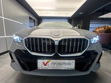 BMW 5 серия 2023 года, 9 554 км - вид 3