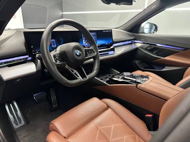 BMW 5 серия 2023 года, 9 554 км - вид 10