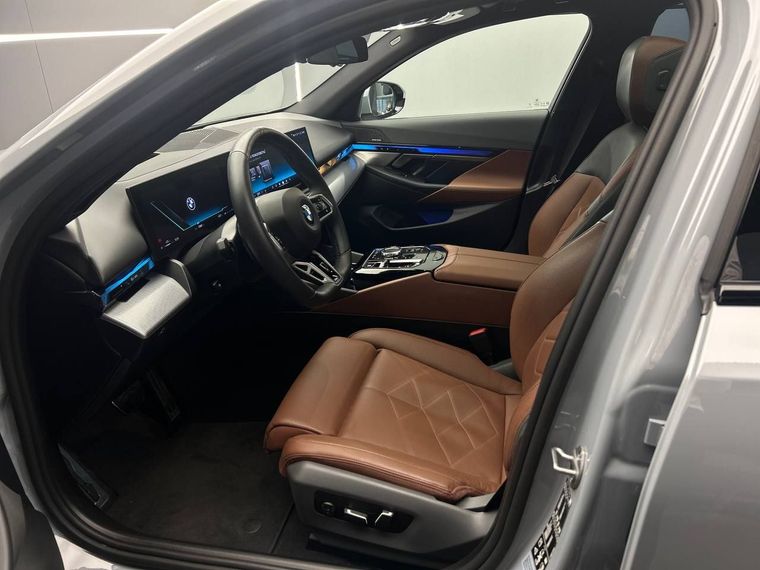 BMW 5 серия 2023 года, 9 554 км - вид 15