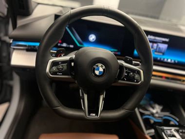 BMW 5 серия 2023 года, 9 554 км - вид 10
