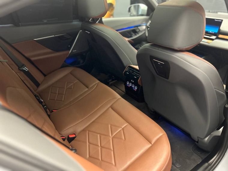 BMW 5 серия 2023 года, 9 554 км - вид 23