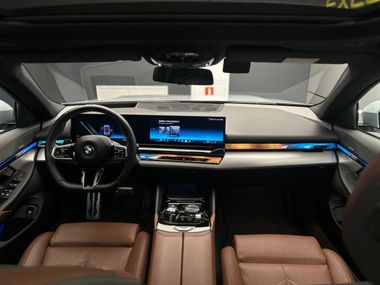 BMW 5 серия 2023 года, 9 554 км - вид 11
