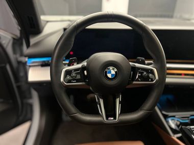 BMW 5 серия 2023 года, 9 554 км - вид 9