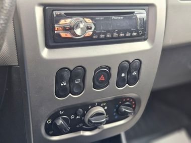 Renault Logan 2011 года, 111 842 км - вид 10