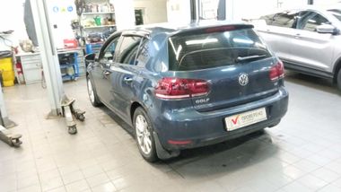 Volkswagen Golf 2011 года, 162 560 км - вид 4