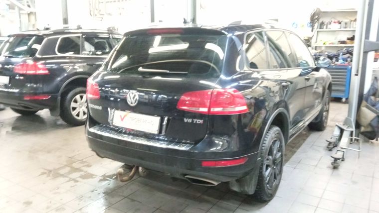 Volkswagen Touareg 2011 года, 283 915 км - вид 3