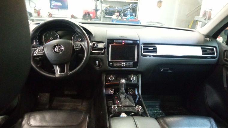 Volkswagen Touareg 2011 года, 283 915 км - вид 5