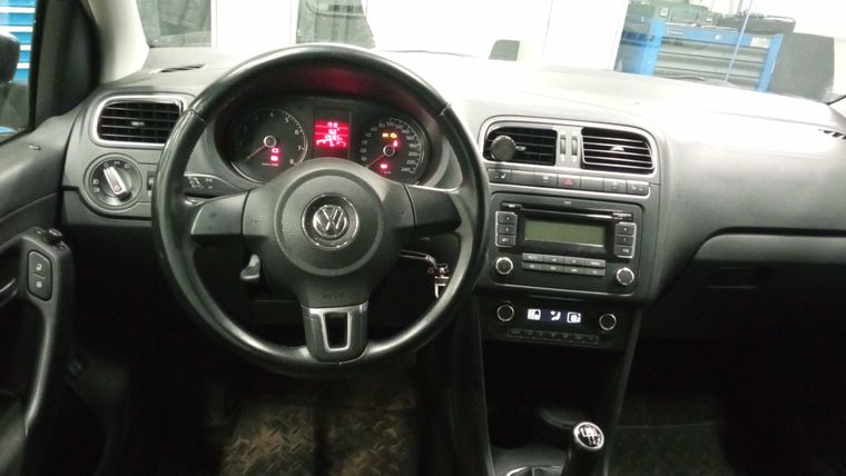 Volkswagen Polo 2012 года, 128 000 км - вид 5