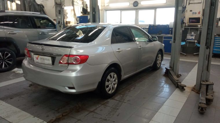 Toyota Corolla 2011 года, 207 562 км - вид 3