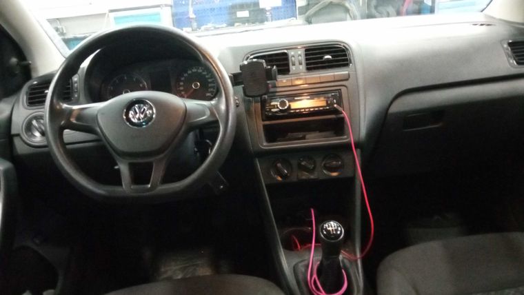 Volkswagen Polo 2015 года, 215 000 км - вид 5 Volkswagen Polo 2015 года, 215 000 км - вид 5