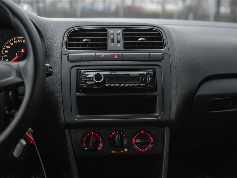 Volkswagen Polo 2015 года, 215 000 км - вид 7