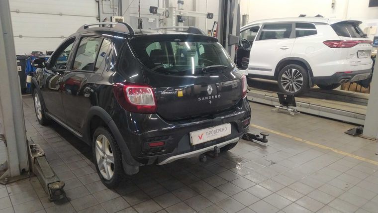 Renault Sandero Stepway 2015 года, 178 000 км - вид 4