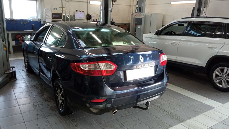 Renault Fluence 2010 года, 260 407 км - вид 4