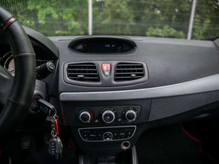 Renault Fluence 2010 года, 260 407 км - вид 6