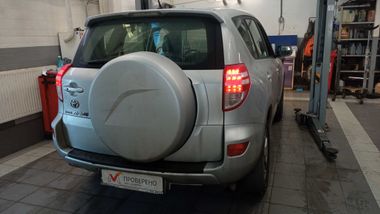 Toyota RAV4 2011 года, 241 000 км - вид 3
