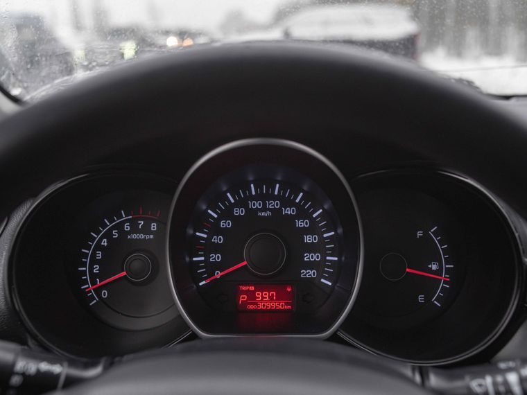 Kia Rio 2013 года, 309 936 км - вид 5