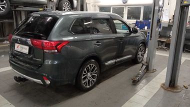 Mitsubishi Outlander 2018 года, 130 124 км - вид 3