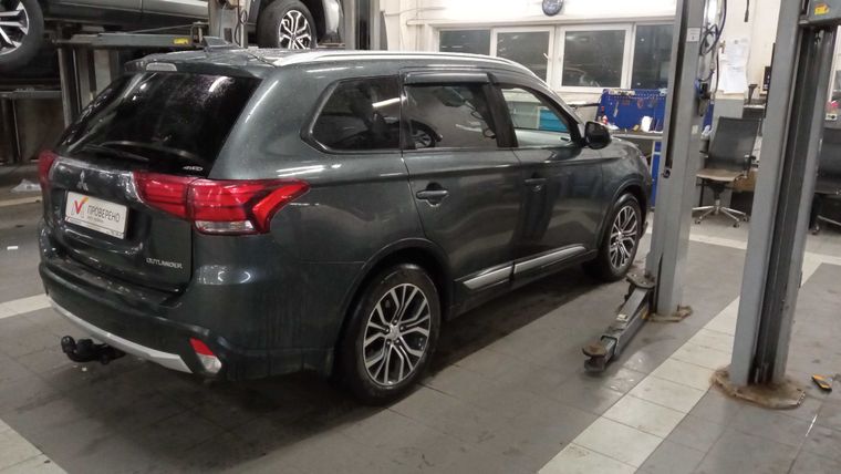 Mitsubishi Outlander 2018 года, 130 124 км - вид 3 Mitsubishi Outlander 2018 года, 130 124 км - вид 3