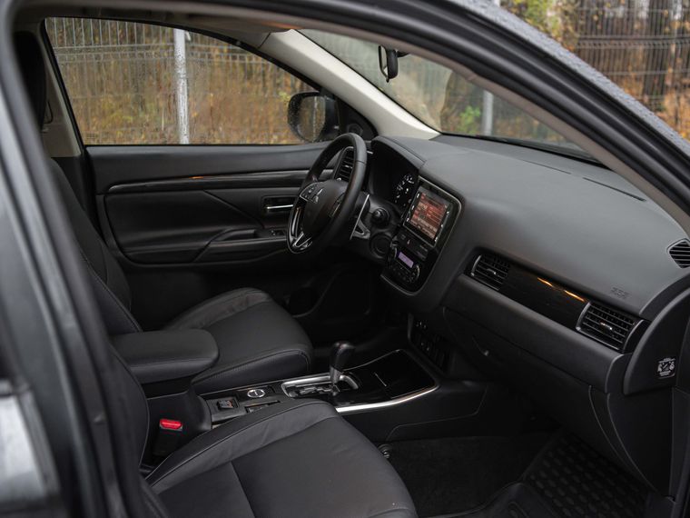 Mitsubishi Outlander 2018 года, 130 124 км - вид 13