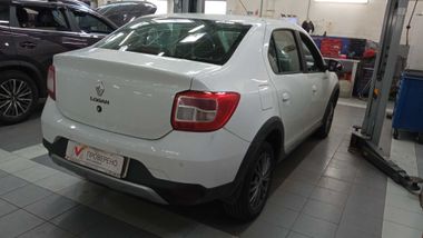 Renault Logan Stepway 2021 года, 197 000 км - вид 3