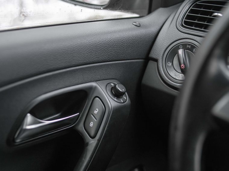 Volkswagen Polo 2011 года, 230 000 км - вид 9