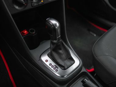 Volkswagen Polo 2011 года, 230 000 км - вид 8