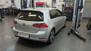 Volkswagen Golf 2019 года, 81 339 км - вид 3