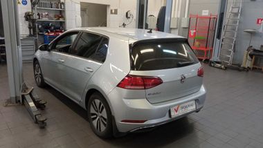 Volkswagen Golf 2019 года, 81 339 км - вид 4