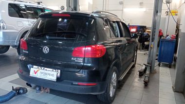 Volkswagen Tiguan 2011 года, 399 616 км - вид 3