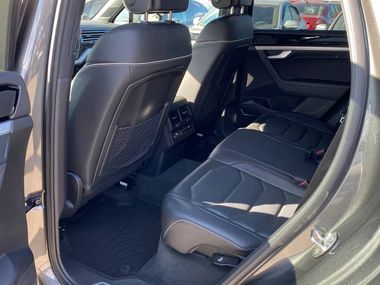Volkswagen Touareg 2019 года, 105 827 км - вид 16