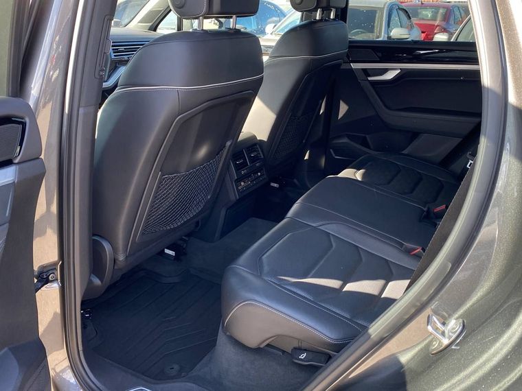 Volkswagen Touareg 2019 года, 105 827 км - вид 16
