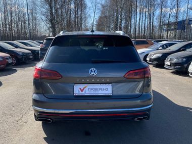 Volkswagen Touareg 2019 года, 105 827 км - вид 5