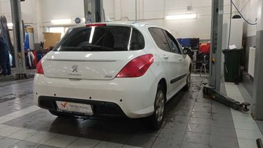 Peugeot 308 2011 года, 177 000 км - вид 3