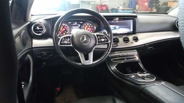 Mercedes-Benz E-класс 2019 года, 294 419 км - вид 5
