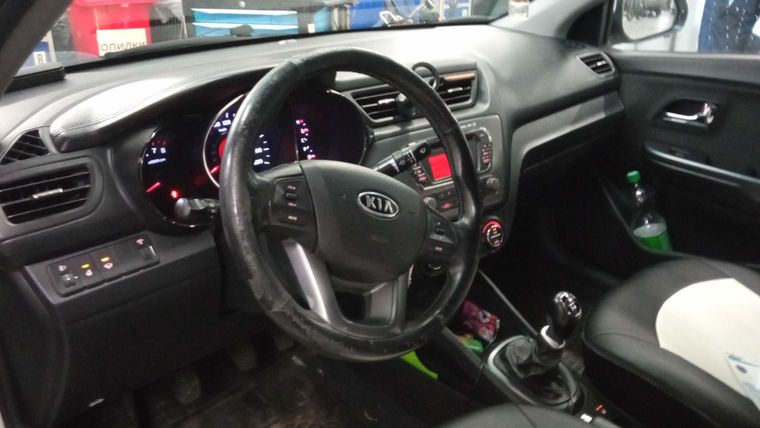 Kia Rio 2012 года, 125 000 км - вид 5