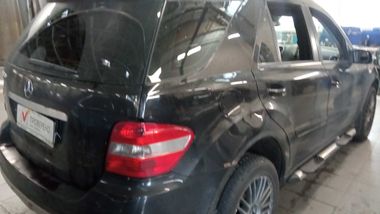 Mercedes-Benz M-класс 2005 года, 134 356 км - вид 3